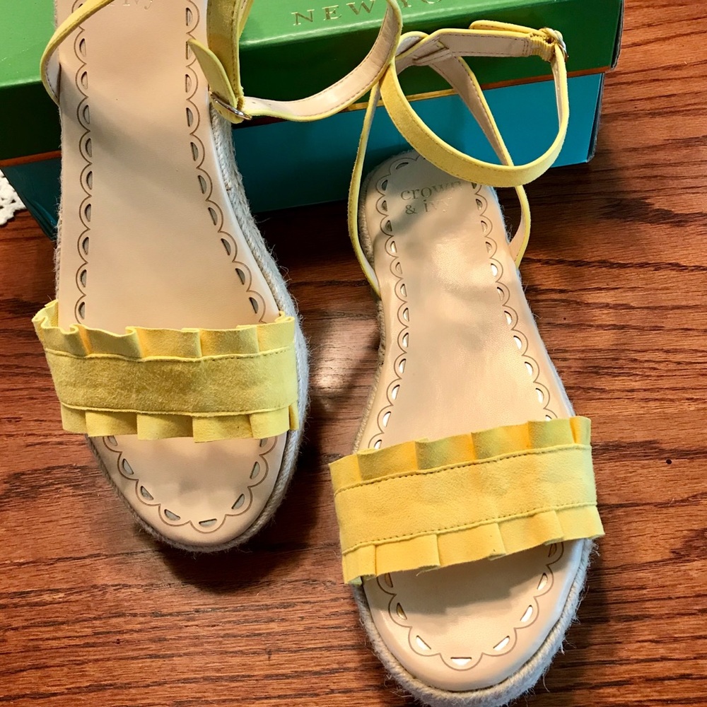 Night Yellow Size 9 Crown & Ivy Summer Sandles